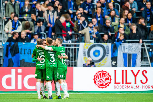 Hammarbys spelar jublar med Muamer Tankovic
