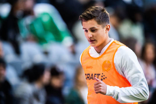 Hammarbys Leo Bengtsson värmer upp