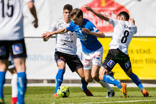 Trelleborgs Sebastian Ohlsson och Halmstads Pontus Silfwer