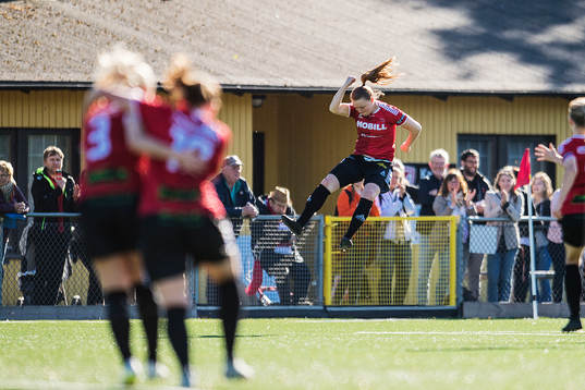 Limhamn Bunkeflos Andrea Thorisson  jublar