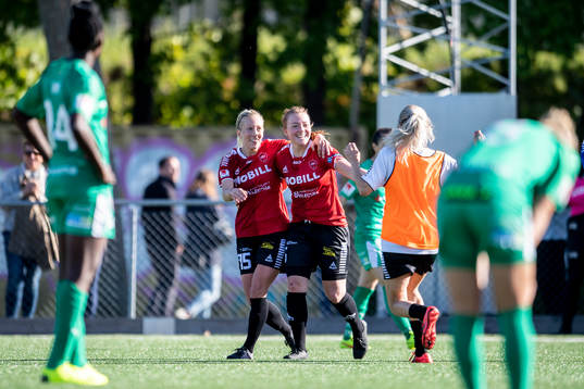 Limhamn Bunkeflos Mia Persson och Andrea Thorisson jublar