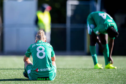 Rosengårds Hanna Bennison i förgrunden och Anam Imo i