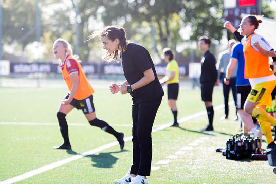Limhamn Bunkeflos tränare Renée Slegers jublar