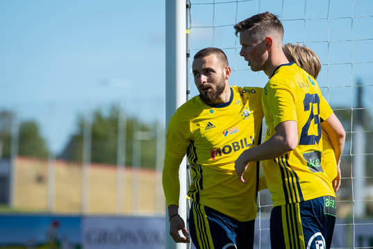 Ängelholms Filip Pivkovski och Philip Comnell jublar
