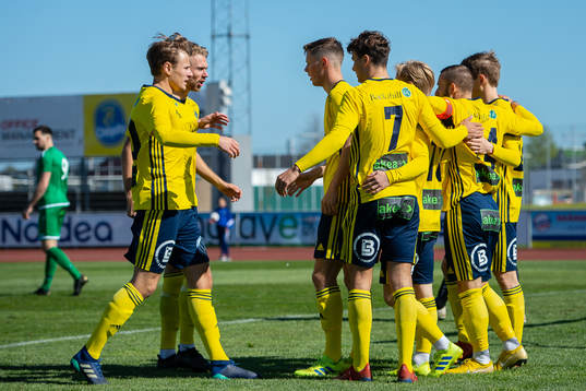 Ängelholms spelare jublar