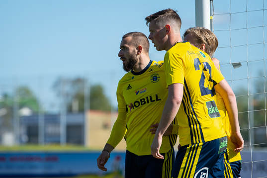 Ängelholms Filip Pivkovski och Philip Comnell jublar