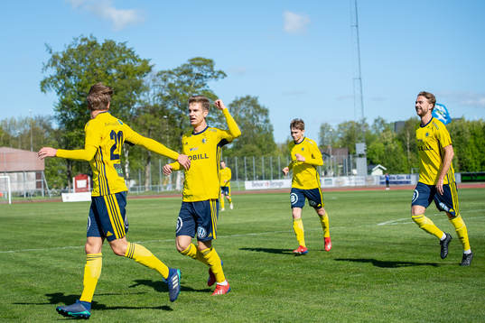 Ängelholms spelare jublar