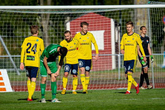 Ängelholms spelare jublar