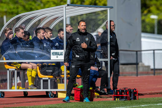 Ängelholms fystränare Dan Norberg reagerar