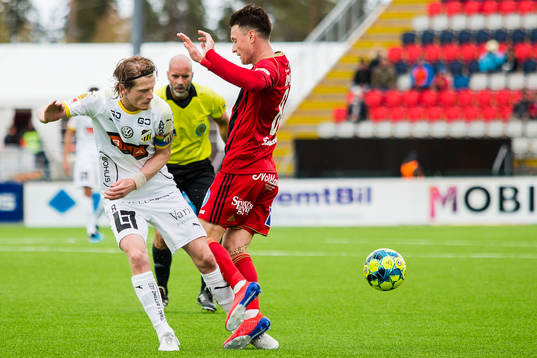 Häckens Erik Friberg och Östersunds Jamie Hopcutt