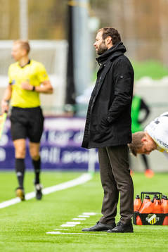 Häckens tränare Andreas Alm deppar