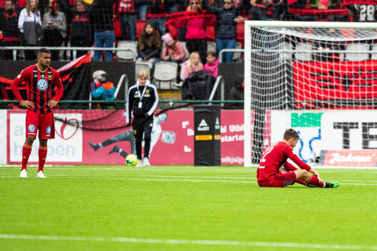 Östersunds Charlie Colkett deppar