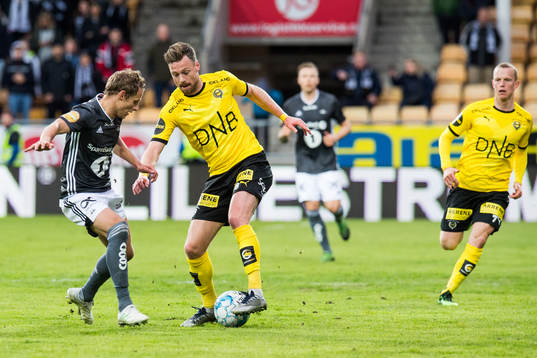 Vegar Eggen Hedenstad of Rosenborg and Arnór Smárason of