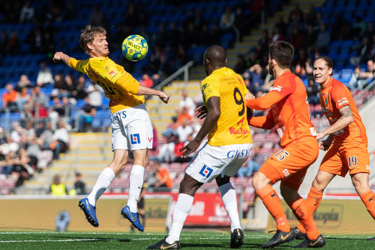 Falkenbergs Karl Söderström och AFC Eskilstunas Felix