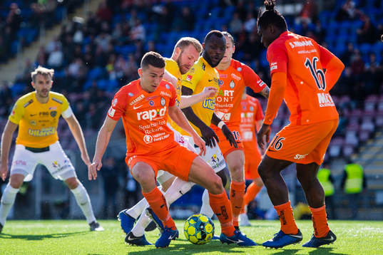 AFC Eskilstunas Adnan Kojic och Falkenbergs Per Karlsson