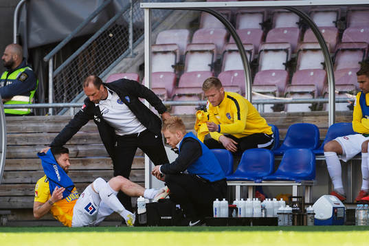 Falkenbergs Tibor Brink Joza går av skadad