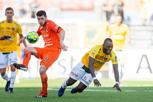 AFC Eskilstunas Anel Rashkaj och Falkenbergs John Chibuike