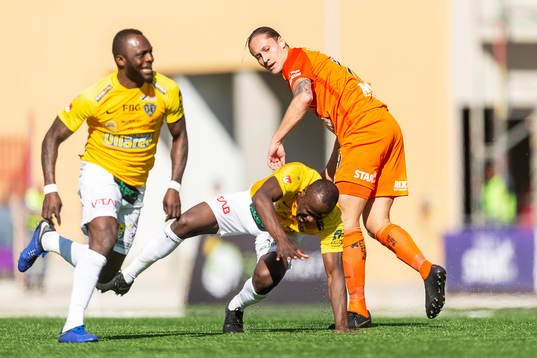 Falkenbergs John Chibuike och Nsima Peter mot AFC