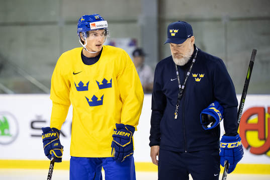Loui Eriksson and head coach Rikard Grönborg of Sweden at