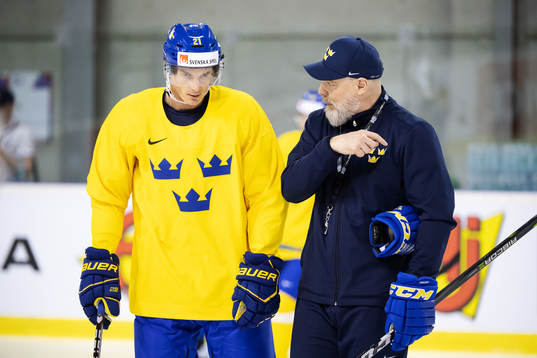 Loui Eriksson and head coach Rikard Grönborg of Sweden at