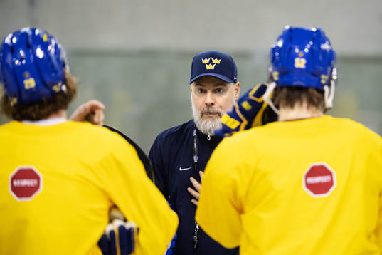 Head coach Rikard Grönborg of Sweden at a practice session