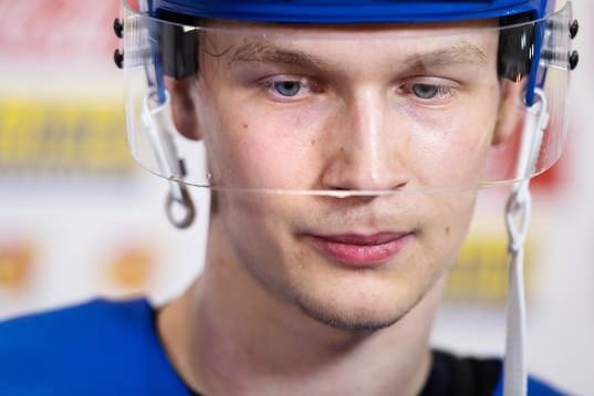 Elias Pettersson of Sweden