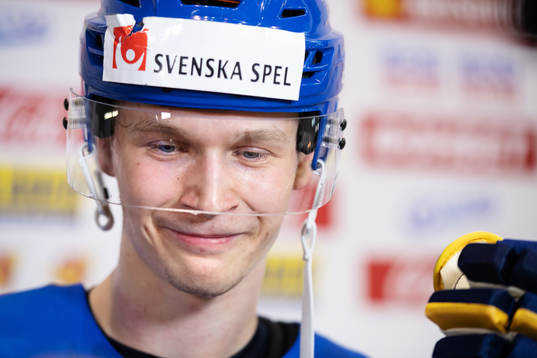 Elias Pettersson of Sweden