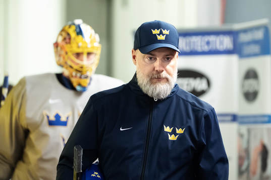 Head coach Rikard Grönborg of Sweden at a practice session