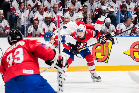 Alexander Bonsaksen of Norway and Jakub Vrana of Czech