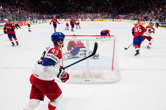 Players of Norway looks dejected and players of Czech