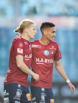 Örgrytes Gustav Ludwigson jublar ihop med Fredrik Zanjanchi
