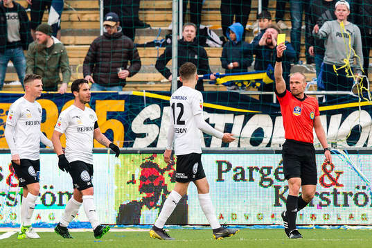 Örebros Jake Larsson blir varnad