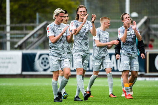 Degerfors Gustav Granath jublar
