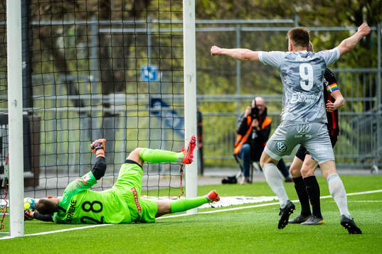 Degerfors Erik Björndahl jublar
