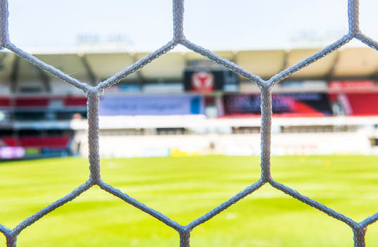 Nätmaskorna på ena målet på Guldfågeln Arena