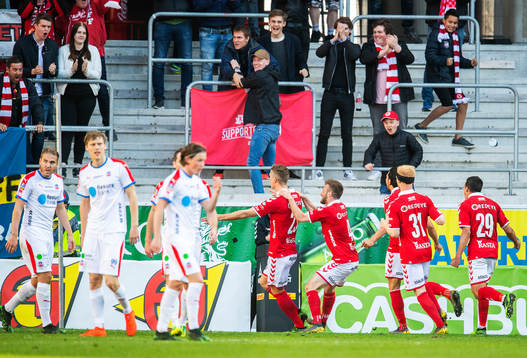 Kalmars Viktor Elm jublar