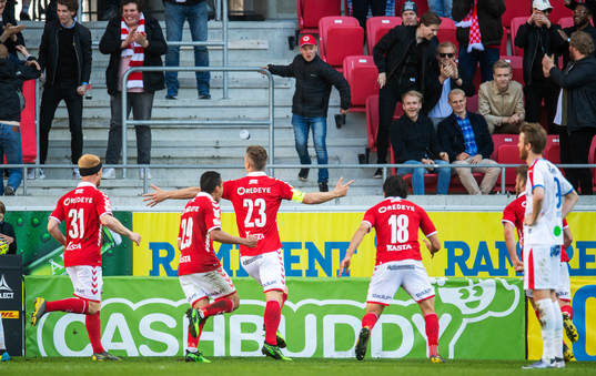 Kalmars Viktor Elm jublar