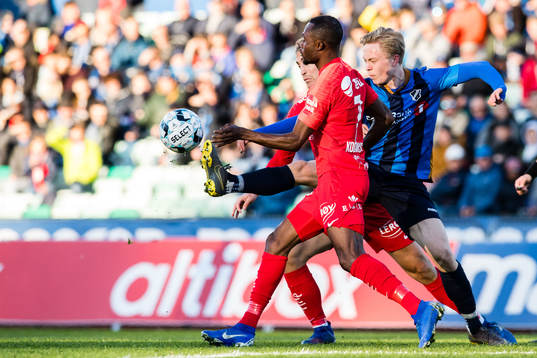 Gilbert Koomson of Brann and Tobias Børkeeiet of Stabæk