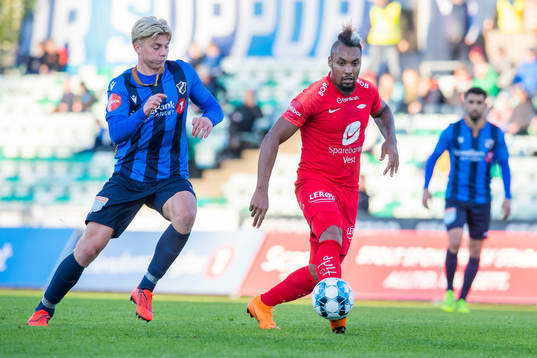 Tobias Børkeeiet of Stabæk and Bismar Acosta of Brann