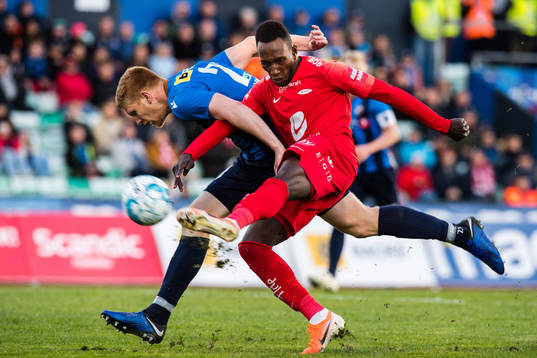 Madis Vihmann of Stabæk and Daouda Bamba of Brann
