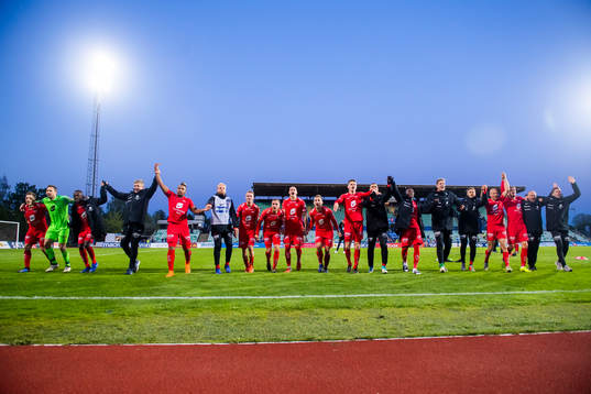 The players of Brann and Lars Arne Nilsen, head coach of