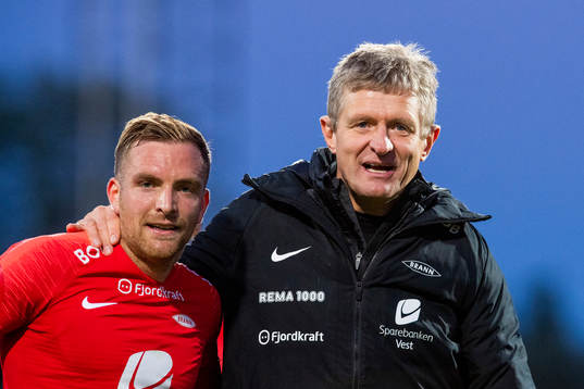 Kristoffer Lie Løkberg of Brann and Lars Arne Nilsen, head