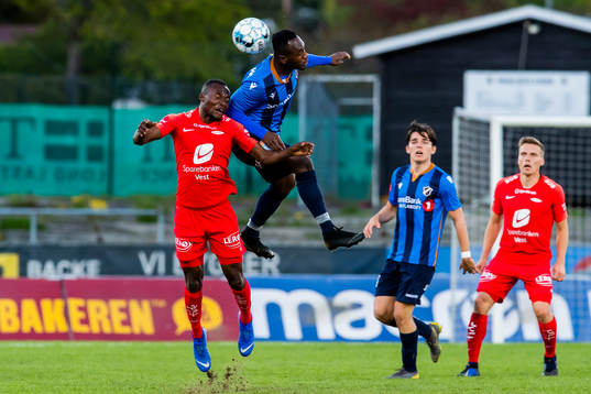 Gilbert Koomson of Brann and Franck Boli of Stabæk