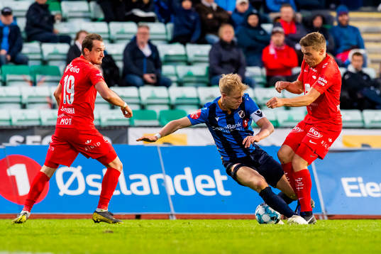 Veton Berisha of Brann, Andreas Hanche-Olsen of Stabæk and