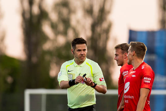 Tom Harald Hagen, referee