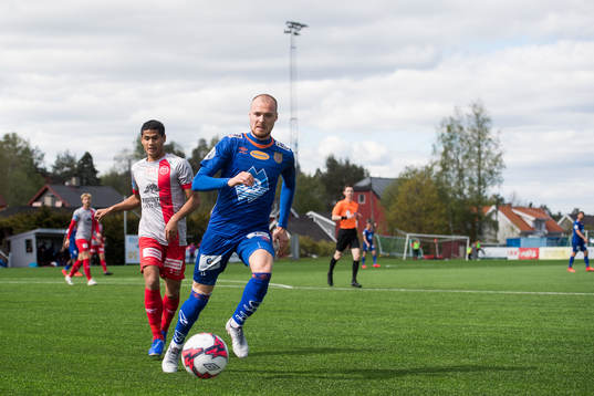 Sverre Bjørkkjær of Strømmen and Aron Elís Thrándarson
