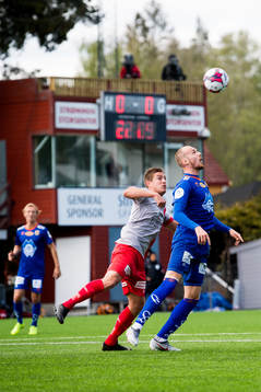 Øystein Vestvatn of Strømmen and Aron Elís Thrándarson