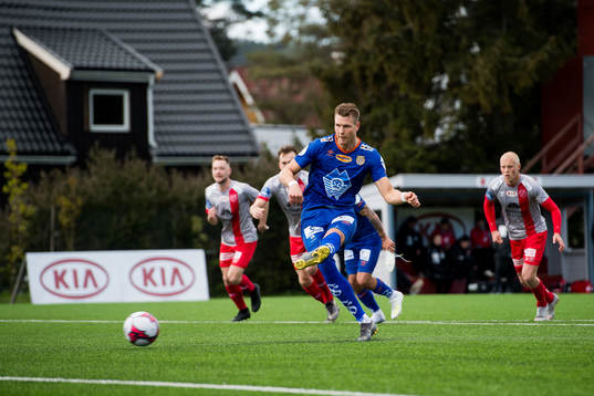Hólmbert Fridjónsson of Aalesund misses