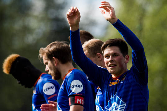 Sondre Fet of Aalesund celebrates