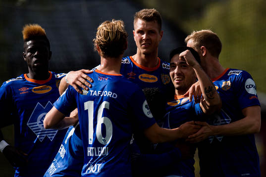 Niklas Castro of Aalesund celebrates with teammates